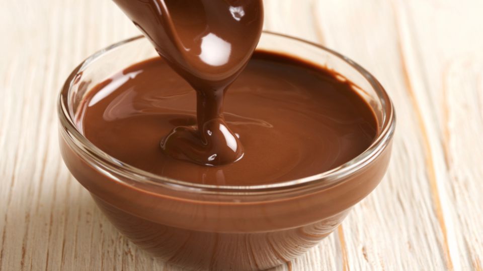 Chocolat fondu dans un récipient